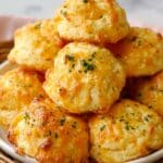 Red Lobster-Style Cheddar Biscuits Recipe