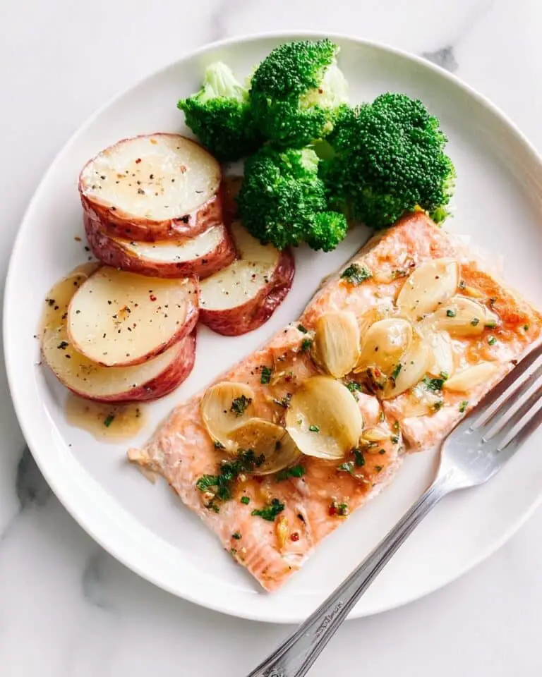 Easy Baked Salmon with Mayonnaise and Almonds Recipe